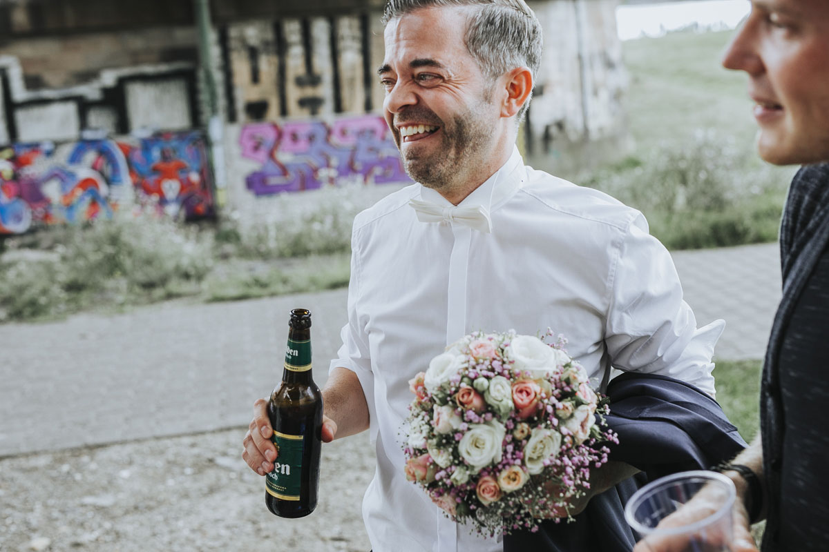 Janine+ Boris | Wir überraschen unsere Hochzeitsgäste mit dem bauwerk in Köln - Fotografin Guelten Hamidanoglu Koeln Hochzeiten Hochzeitsfotos  554 1