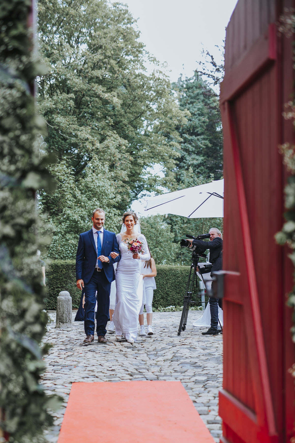 Alica+ Carsten | Freie Trauung im eigenen Garten - Fotografin Guelten Hamidanoglu Koeln Hochzeiten Hochzeitsfotos  57