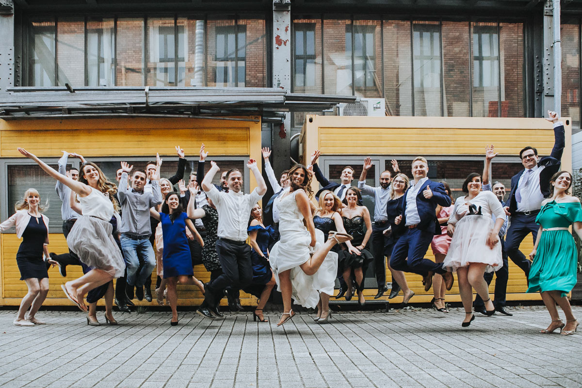 Janine+ Boris | Wir überraschen unsere Hochzeitsgäste mit dem bauwerk in Köln - Fotografin Guelten Hamidanoglu Koeln Hochzeiten Hochzeitsfotos  685