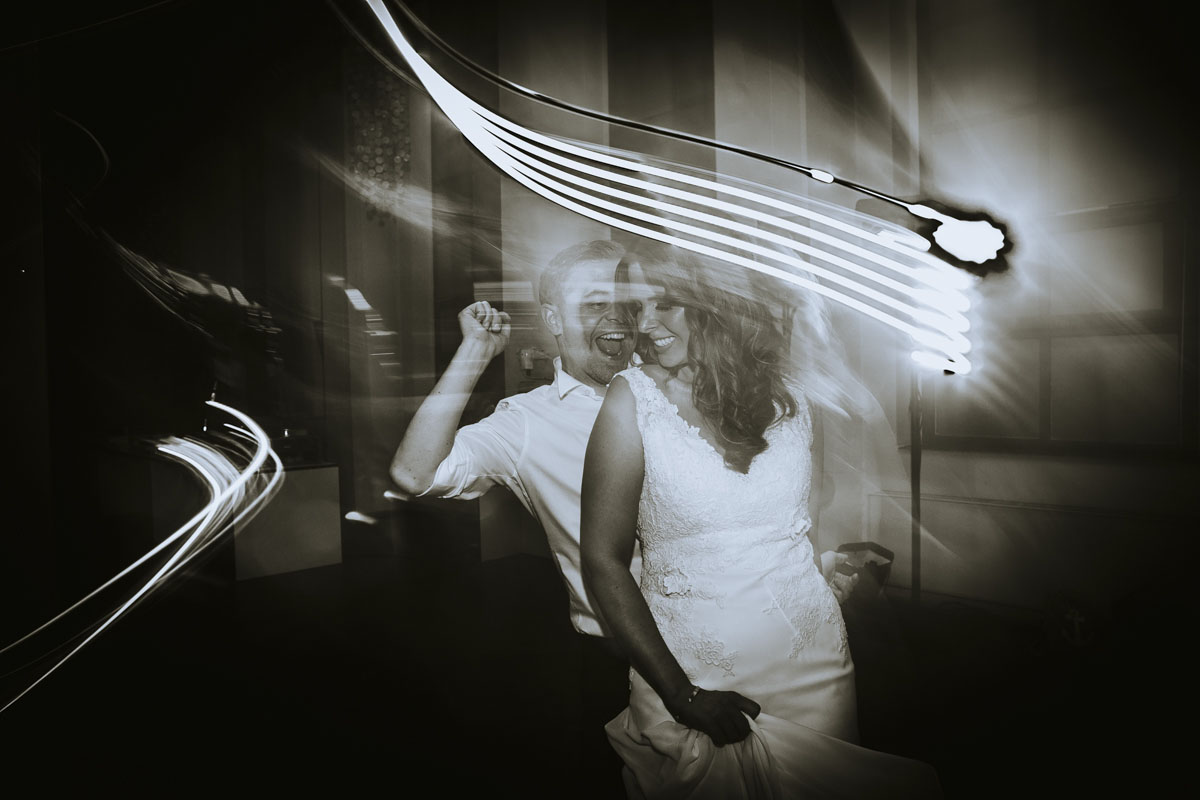 Janine+ Boris | Wir überraschen unsere Hochzeitsgäste mit dem bauwerk in Köln - Fotografin Guelten Hamidanoglu Koeln Hochzeiten Hochzeitsfotos  812