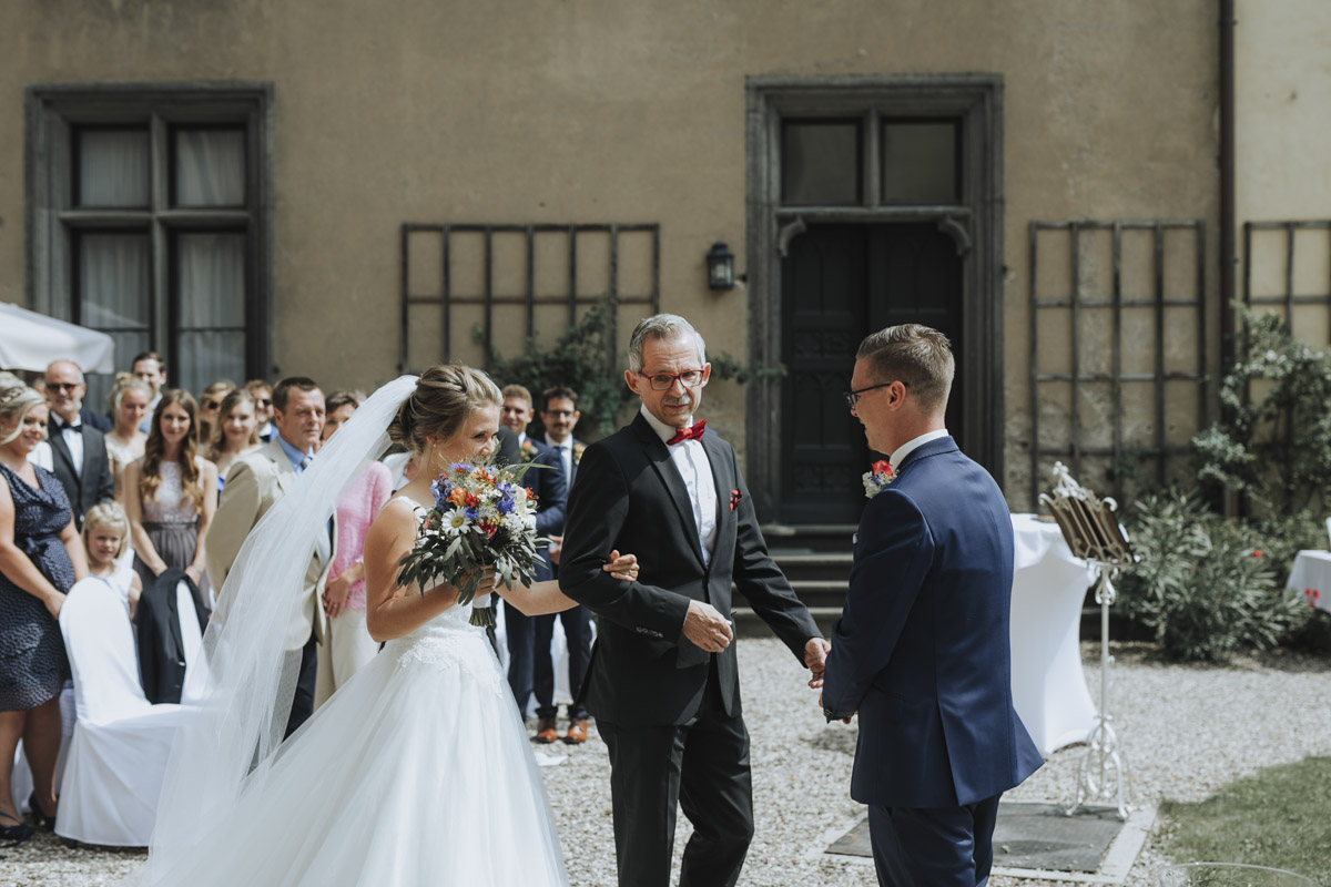 Fanny und Max | Hochzeit feiern auf Schloß Arenfels - Fotografin Guelten Hamidanoglu Fotografie Koeln FM 19 184