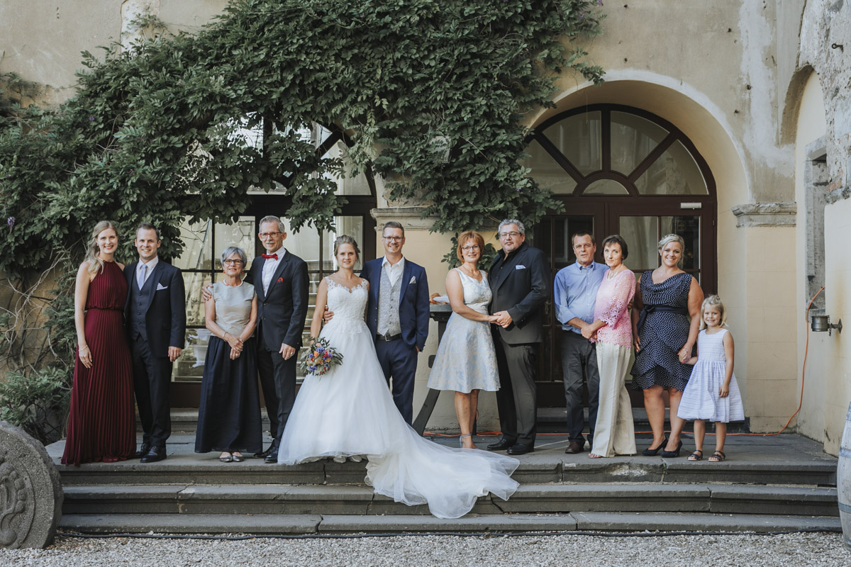 Fanny und Max | Hochzeit feiern auf Schloß Arenfels - Fotografin Guelten Hamidanoglu Fotografie Koeln FM 19 589