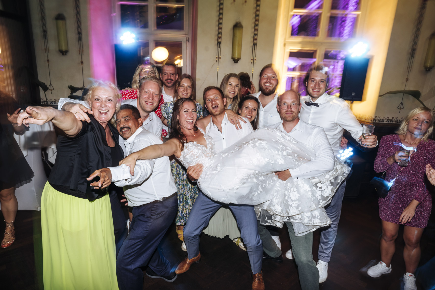 Internationale und multikulturelle Hochzeit in der Kölner Wolkenburg | Jovana + Rojan - Fotografin Guelten JR 767